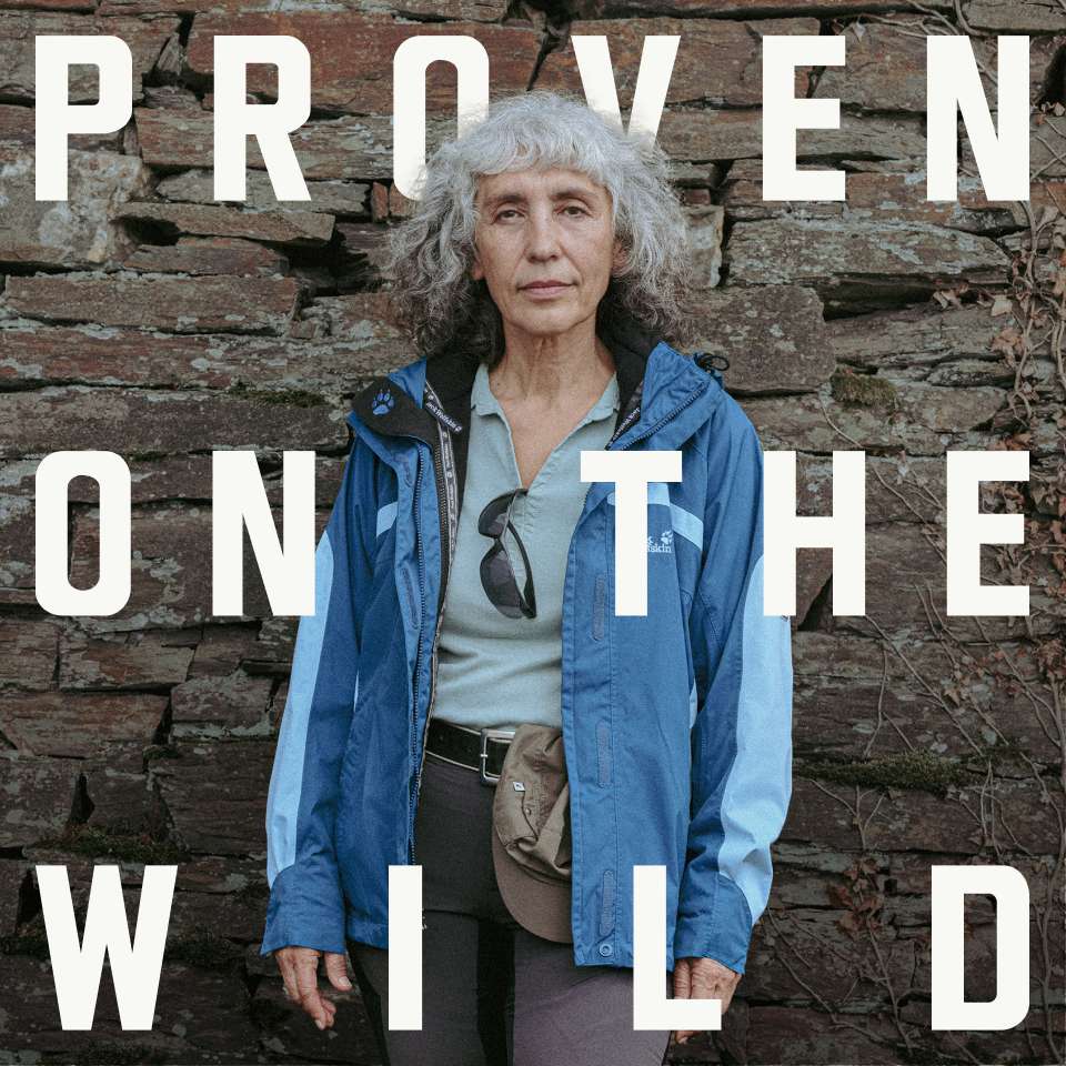 Older women wears Jack Wolfskin jacket