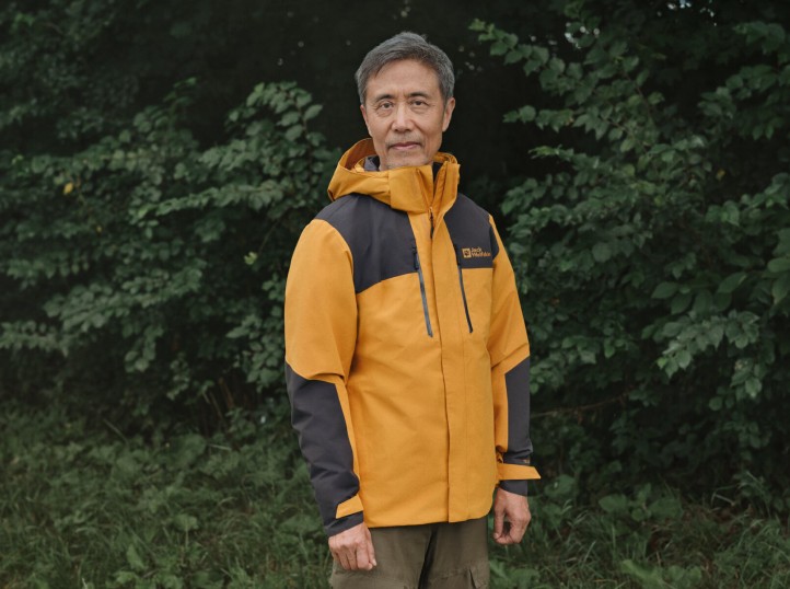 Older man with Jack Wolfskin jacket