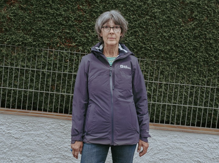 Older lady with Jack Wolfskin jacket